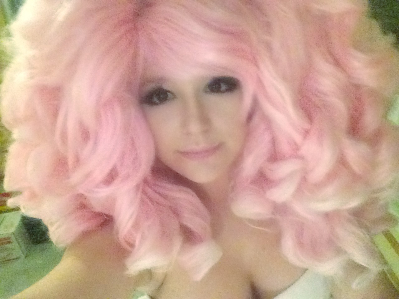 roses-cosplaypositivity:  @ultimatemomrosequartz My Rose Quartz cosplay completed!