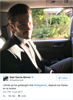 surprisesalope:Gael García Bernal tweeting on his way to the Golden Globes with Diego Luna. 