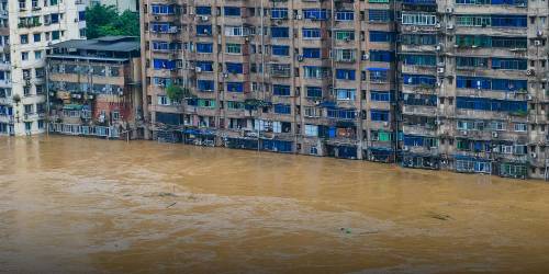 Yangtze River in Chongqing, 22 June 2020, following severe floods.> Photo: Chen Xingyu.