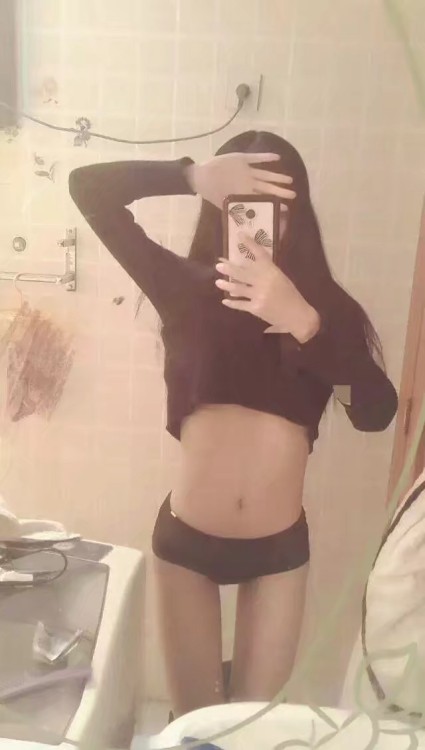 lolixxoof: lolixxoof: 介绍一个17岁骚女 小胶乳腿细长 闷骚拜金只要钱到位要她干什么都行 有意者私信联系方式 转发给联系方式