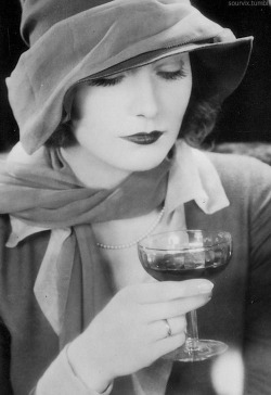 iam-valentina:  Greta Garbo