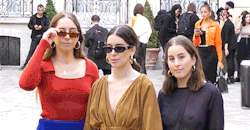 sersh:  Este, Danielle &amp; Alana Haim   attend the Jacquemus Spring 2019 Show at Paris Fashion Week on September 24, 2018 in Paris, France  