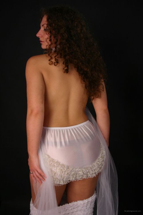 sissydonna:  amarriedsissy:  Beautiful curves and ruffles.  Where Boys Will Be Girls