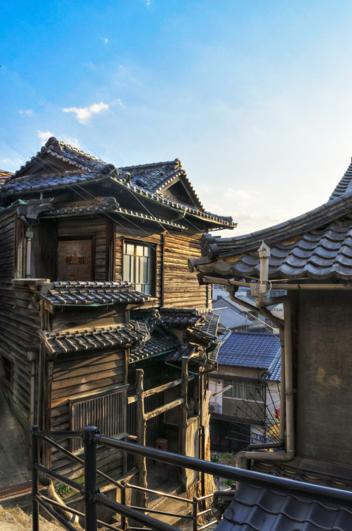 japaneseaesthetics: Old house, Onomichi, Hiroshima, Japan.  Photography by Yasuhiro Sakuda on 5