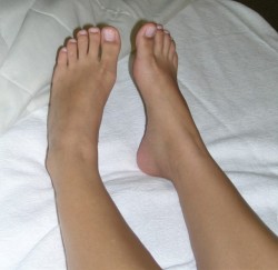 cutegirlmarcella:  Foot and leg fetish and