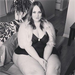 khaleesidelrey:All my girls with big butts and legs  say hay girl hayyyyy! ^_^ #curvesreign #effyourbeautystandards #fashiondemocracy #plussize #plussizelingerie #bigbootybabes #biglegsdontcurrr