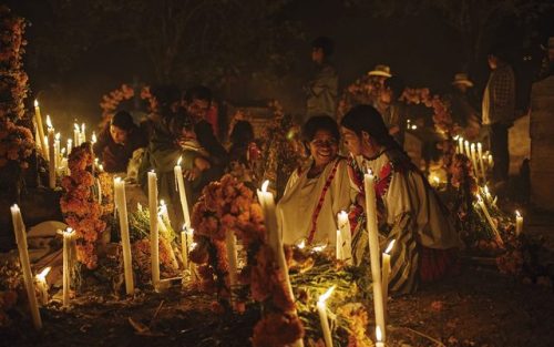 sweetdreamsqueen:Día de muertos en México.Images: (Internet).