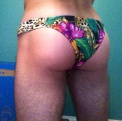 iconicbottom:  moveableinsight:  I’m really excited about my new exotic beach wear and so is my butt !  Asspirational man bum situation.