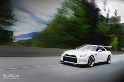 theautobible:  Cruising by nickpleva1 on Flickr. TheAutoBible.Com