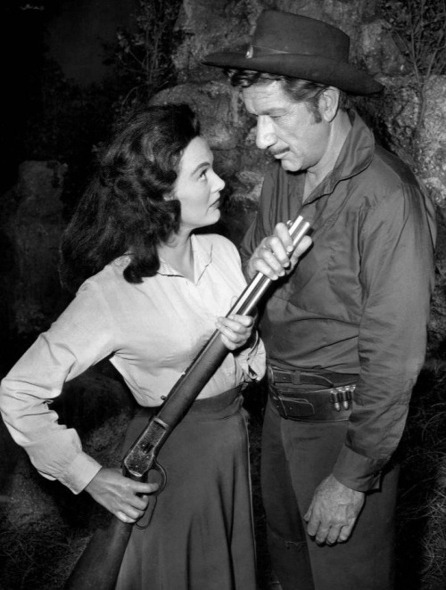 Porn photo Patricia Medina & Richard Boone - Have