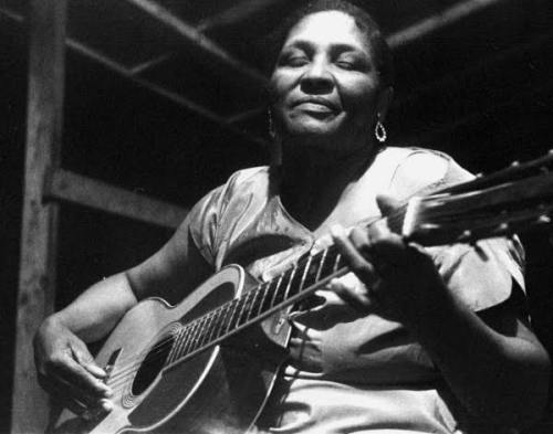 ROSA LEE HILLA Mississippi-born blues woman. She never became a star, but was born into a musical fa