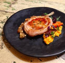 Ianlow32:  An Enjoyable New Pork Dish From #Curiouspaws :) #Sgfood #Sgcafe #Foodsg