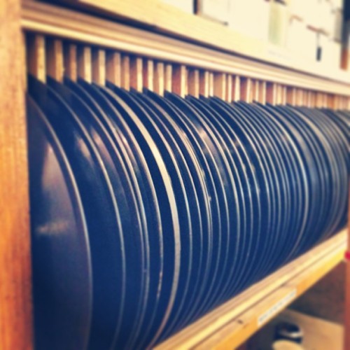 analog-dreams:  Collection old 33trs discs #dj #djtreasure #olddiscs by -zewriter- #photostackr 