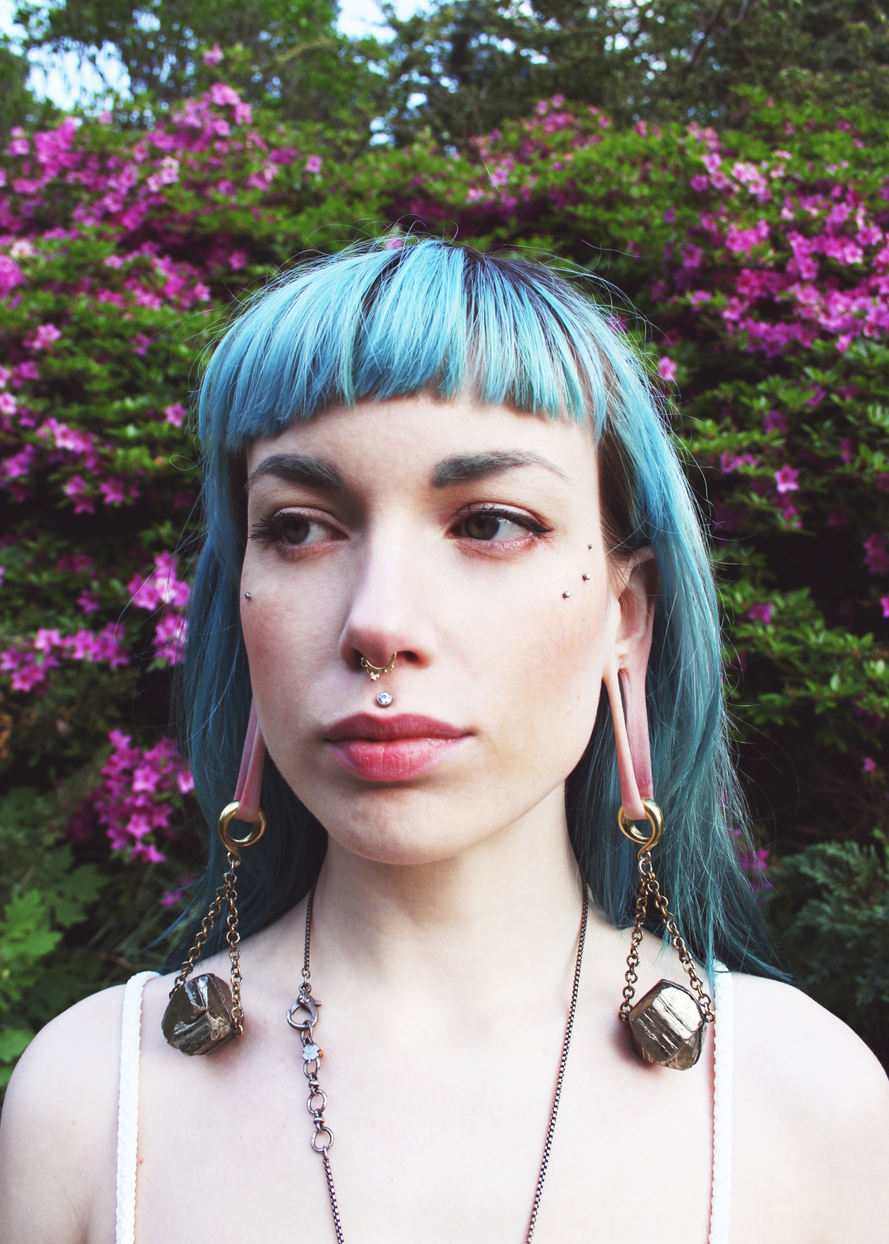 diabloorganics:   Diablo Dames @midgesterious in Diablo Organics Pyrite hanging pretties.