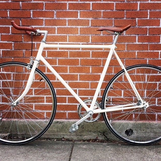 instabicycle:
“Via @will_hooperart: I love my single speed! I built this bike almost four years ago. I have a serious urge to build another one. #bike #bicycle #singlespeed #singlespeedbike #singlespeedbicycle #hipsterbike #ride #coolbikes #fastbikes...