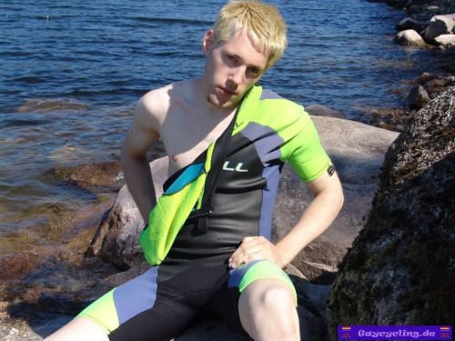 bulgemaster2:  Gaycycling_Alex19_ONeill-Lake