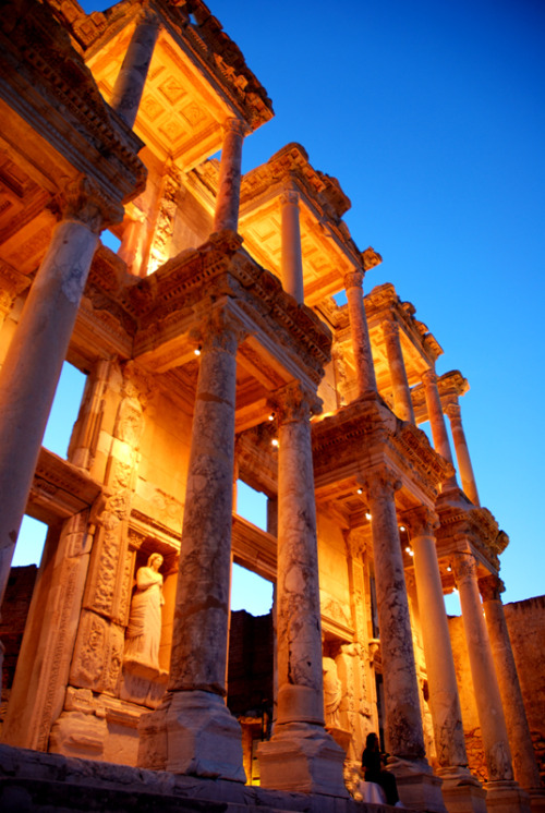 gyclli: Celcius Library in Ephesus ~~ by CanDaN The Library of Celsus is an ancient Roman 