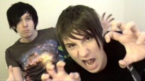 thatonekidnobodyremembers:                                     Happy phanniversary!! 
