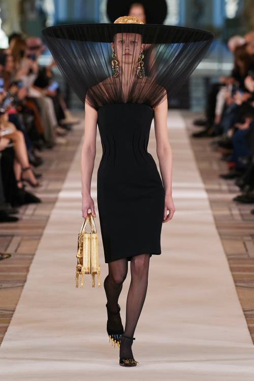 Schiaparelli by Daniel Roseberry, Spring 2022 Couture Credits:Marie Chaix - Fashion Editor/StylistGu