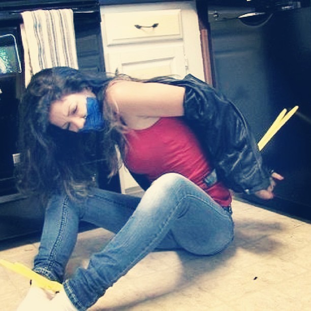 xylentum:  Robbed &amp; Helpless! SELFGAGS rating: 10