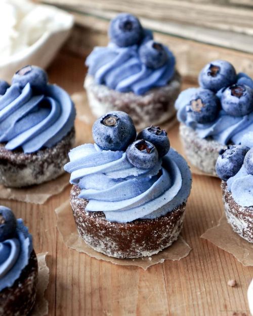 avidofood:These raw cupcakes are a dream.. they’re not made the usual way as they have a bigger base
