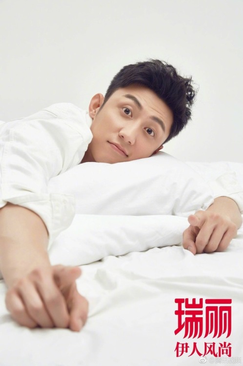 [03-28-17][瑞丽伊人风尚 MAGAZINE]Source:  Huang Jingyu Studio | Weibo