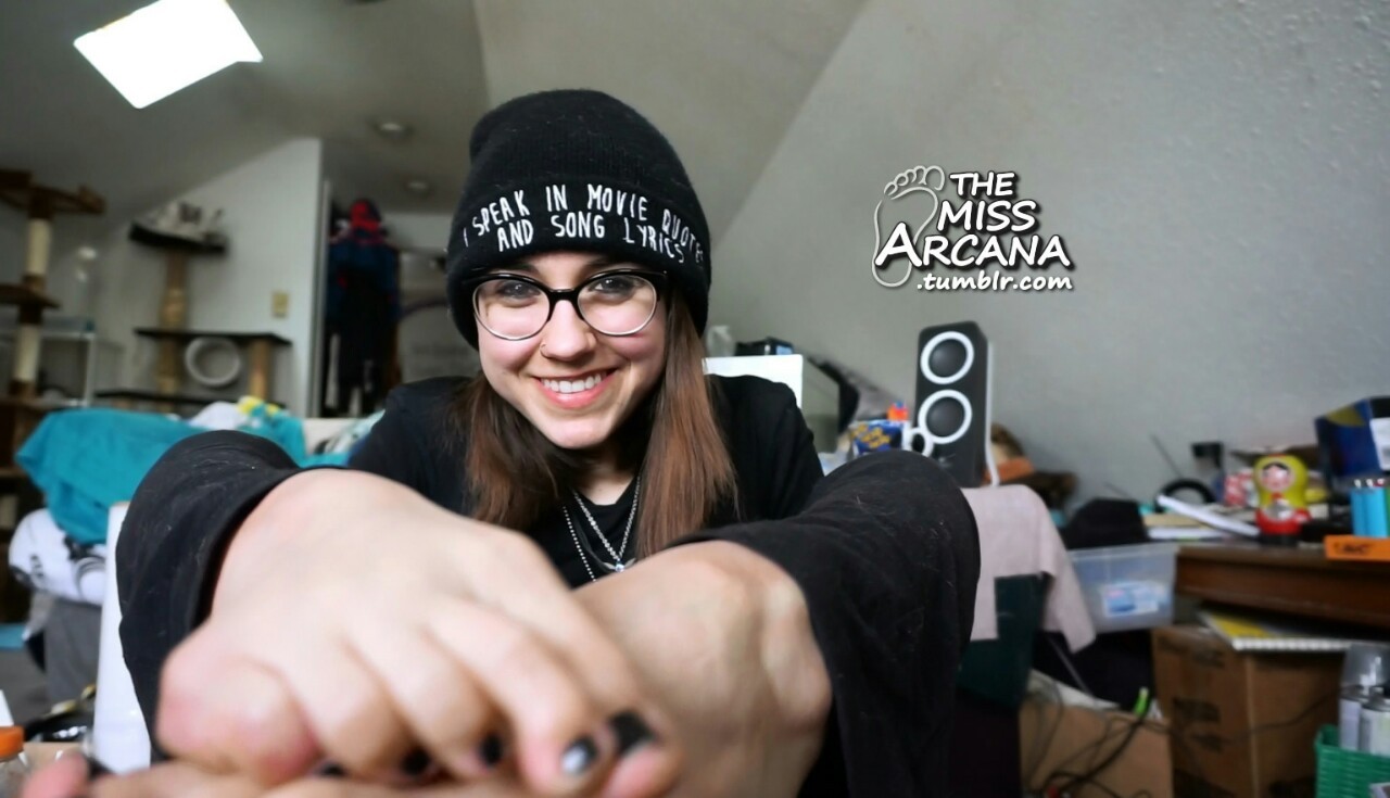 themissarcana:  Playing with the cameras focus is fun :3  Also I’ll continue to
