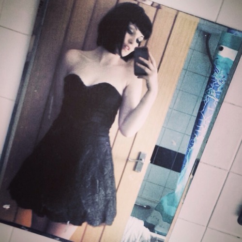 hosushi:  I adore this dress. I NEED an excuse to wear it asap.