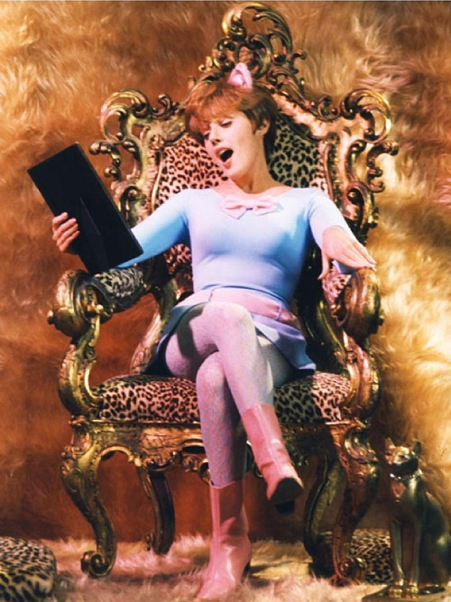 Sex fuckyeah60sfashion:  Lesley Gore as Pussycat pictures