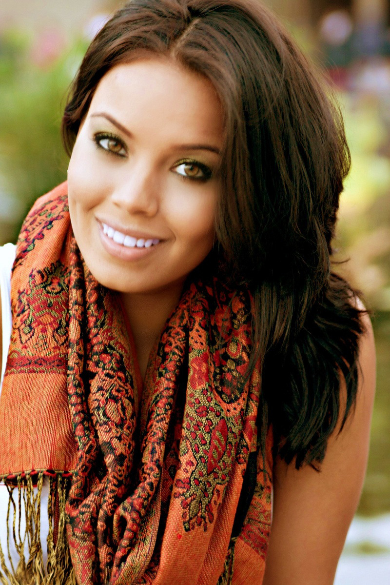 kelvinabram:  Damnnn   Shes gorgeous 