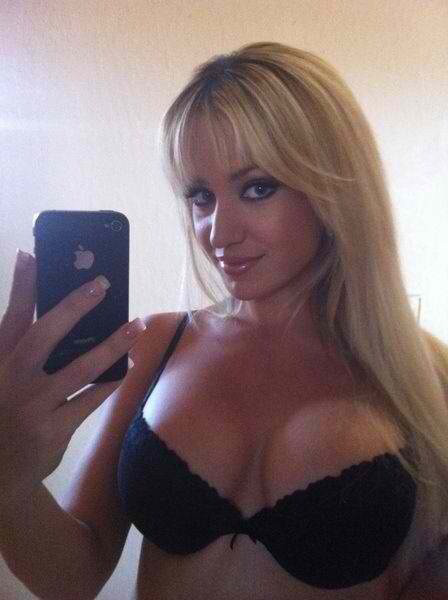 sexyselfiegirl: Sexy selfshot girl sexyselfiegirl.tumblr.com/