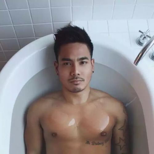 renz808:  rebelziid:  Tattooed Hunk [ Gorgeous Asian guy with a great bod! ]  Hottie 