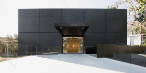 digitalramen: This waterfront building for the arts in Venice by Denton Corker Marshall features e