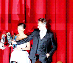 banadino-blog:Tom Hiddleston making his Bear!Loki kiss Bear!Thor.
