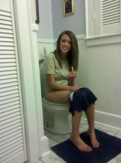 Amateur Girls on the Toilet