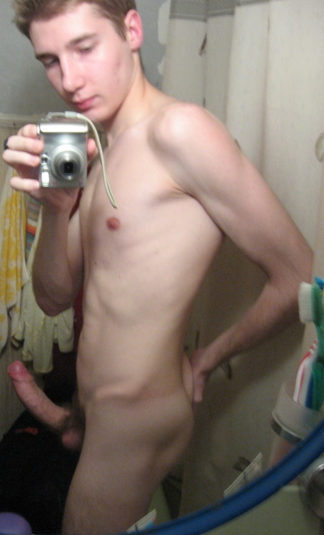 menandsports: gay selfie in the bathroom : guys all free gallery, sexy sport, nudit and more (2