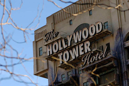 yourtriptodisneyland: The next time you check in to a deserted hotel on the dark side of Hollywood