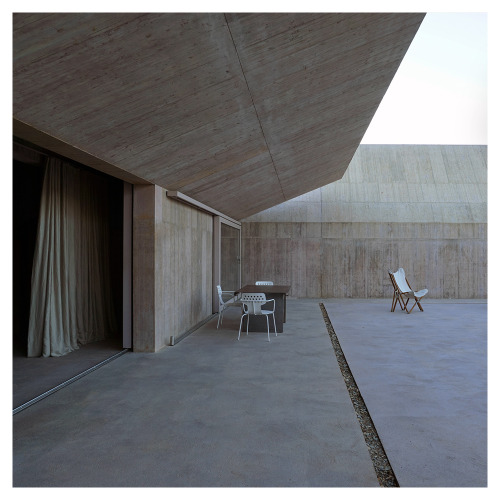 styletaboo: Valerio Olgiati - Villa Além [Portugal, 2014]