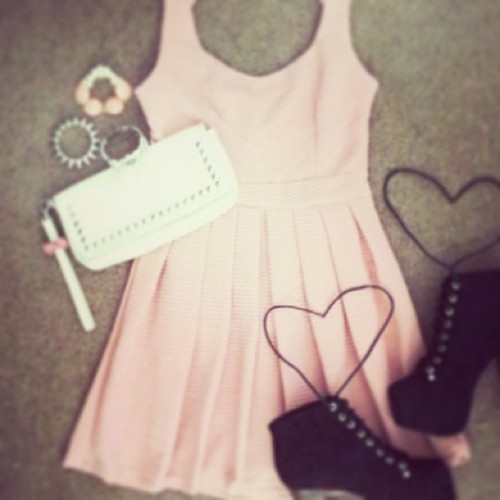 Dress på We Heart It http://weheartit.com/entry/70051031/via/not_reject_the_love