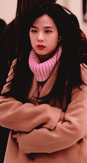 park-chaewon:  jisoo + airport looks ♡  cr: ods + 퓨리   
