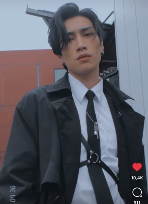 CAN HE PLEASE NOT OMFG