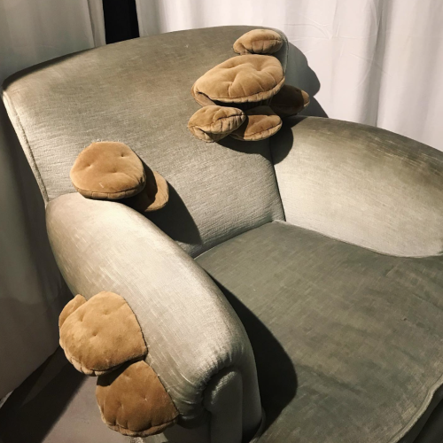 drafthearse:Fauteuil fongique / mushroom sofa. Elodie Antoine (x)