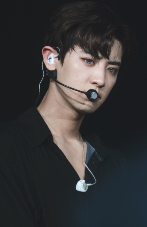 mamourwonho:Chanyeol in Contact lenses