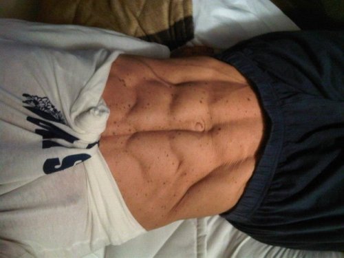 implantsandmuscles:Damn, Branka got some real stomach armor. I even dig all the dots on it. Hot.