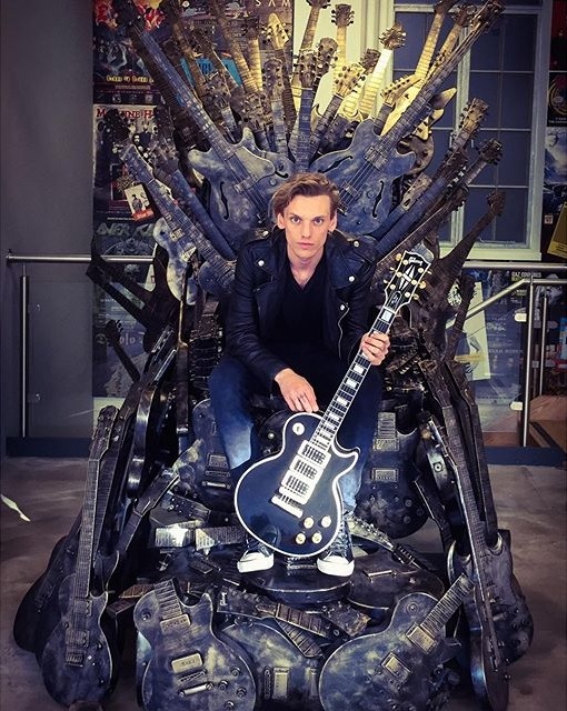 The King is on the Throne! God save the King!