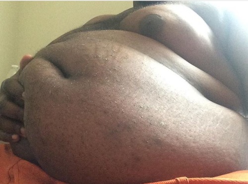 phat4eva: collegefatty22: Need someone to play with my belly Can i