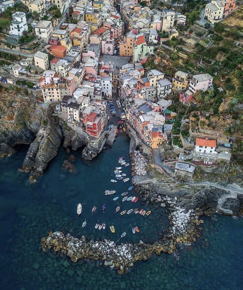 sabonhomeblog:Cinque Terre, Italy Riomaggiore, to be exact.