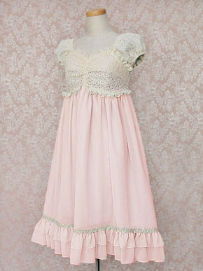 mlle-marianne:  I wanted to share my love for the chiffon fabric in lolita, so here
