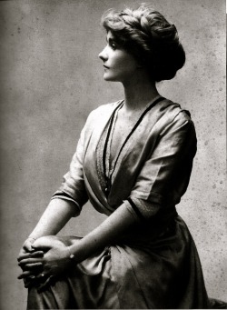 birdasaurus:  Coco Chanel, 1910. 