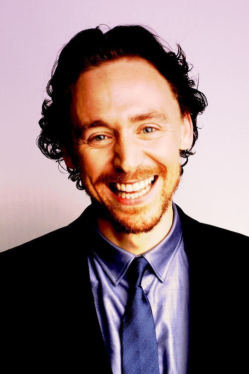 lokisherlockfan:  Okay so I like a well dressed man   with pretty eyes   and sharp cheekbones   with that smile that just makes everything better   black hair is accepted   or blonde   or ginger   it’s quite sexy when they have a bit of a bad boy side